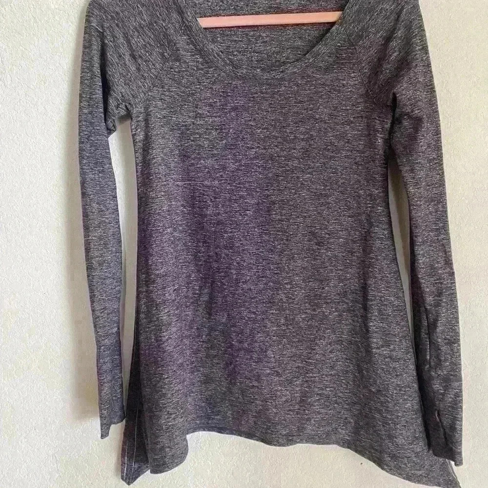 Lululemon Rehearsal Long Sleeve
Heathered Black Swan Athleisure Yoga Top Size 6 - Picture 2 of 11